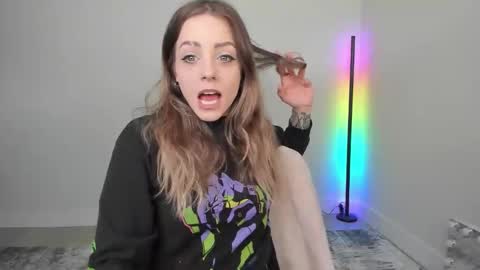 Astrid Luxe online show from April 2026 03:26:01 PM