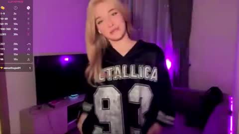 Snapshot of astridmosss chatting on July 2026 12:25:01 PM Maya online show from July 2026 12:25:01 PM