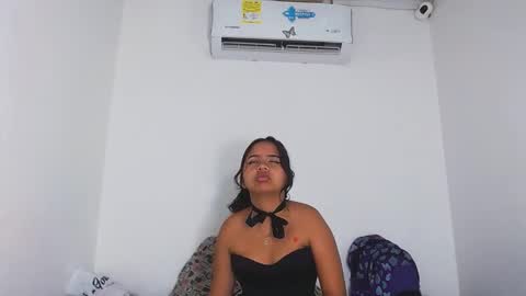 Snapshot of astridvagina18 chatting on December 2024 08:04:01 PM ASTRID online show from December 2024 08:04:01 PM