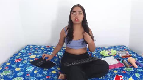 Snapshot of astridvagina18 chatting on December 2024 12:04:01 PM ASTRID online show from December 2024 12:04:01 PM