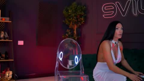 Astrid online show from December 2025 09:22:01 PM