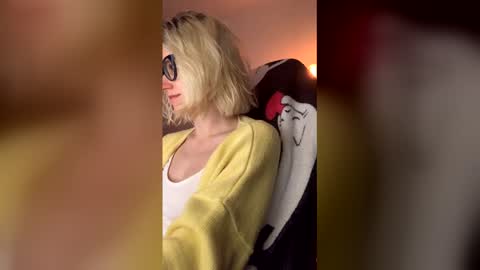 Snapshot of asya_new chatting on December 2025 04:52:02 AM asya_new online show from December 2025 04:52:02 AM