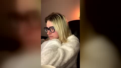 Snapshot of asya_new chatting on January 2026 06:11:02 PM asya_new online show from January 2026 06:11:02 PM