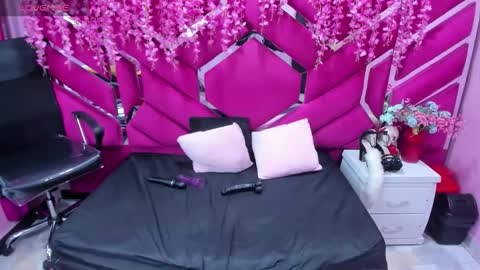 atena_glow_ online show from February 2026 03:25:01 AM