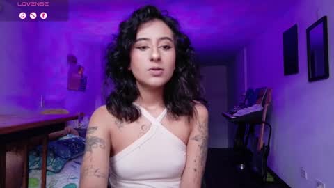 Atenea online show from November 2025 07:58:01 PM