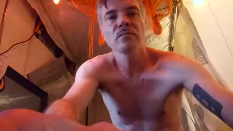 Snapshot of athandrew chatting on November 2025 04:00:01 AM jonnyandrew online show from November 2025 04:00:01 AM