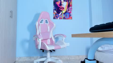 Snapshot of athenea__fox chatting on November 2025 11:43:01 AM athenea__fox online show from November 2025 11:43:01 AM