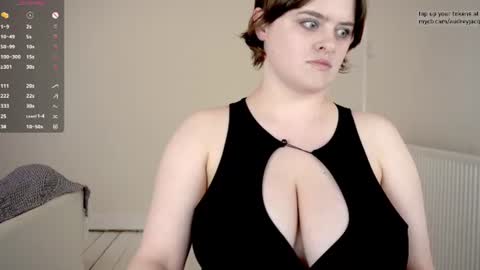 Snapshot of audreyjacq chatting on June 2026 04:50:02 PM Audrey Jacq online show from June 2026 04:50:02 PM