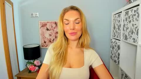 Snapshot of aullorasensual chatting on December 2024 07:14:01 AM AulloraSensual online show from December 2024 07:14:01 AM