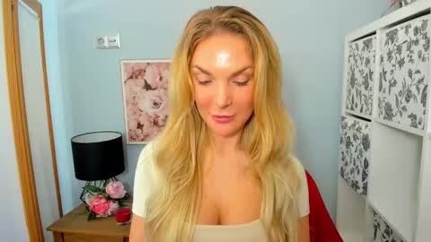 Snapshot of aullorasensual chatting on December 2024 10:18:01 AM AulloraSensual online show from December 2024 10:18:01 AM