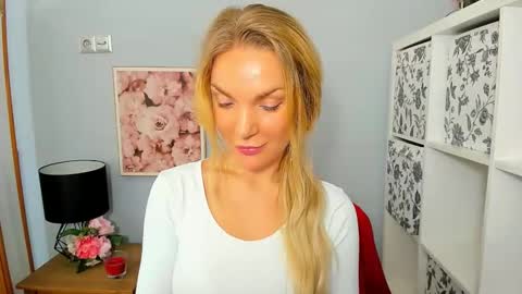 Snapshot of aullorasensual chatting on December 2024 09:11:01 AM AulloraSensual online show from December 2024 09:11:01 AM