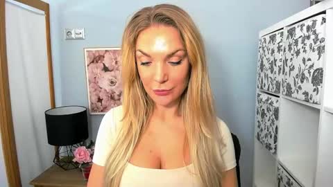 Snapshot of aullorasensual chatting on December 2024 09:17:02 AM AulloraSensual online show from December 2024 09:17:02 AM