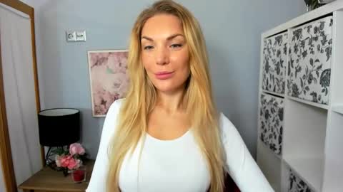 Snapshot of aullorasensual chatting on December 2024 06:17:02 AM AulloraSensual online show from December 2024 06:17:02 AM