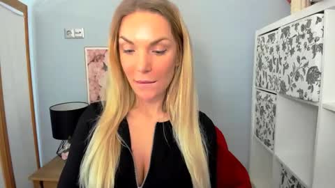 Snapshot of aullorasensual chatting on December 2024 10:21:01 AM AulloraSensual online show from December 2024 10:21:01 AM