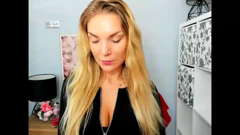 Snapshot of aullorasensual chatting on February 2025 06:24:01 AM AulloraSensual online show from February 2025 06:24:01 AM