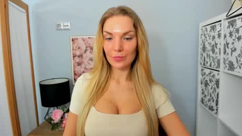 Snapshot of aullorasensual chatting on February 2025 09:27:01 AM AulloraSensual online show from February 2025 09:27:01 AM