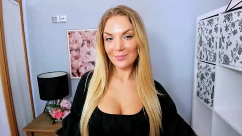 Snapshot of aullorasensual chatting on February 2025 03:16:02 PM AulloraSensual online show from February 2025 03:16:02 PM