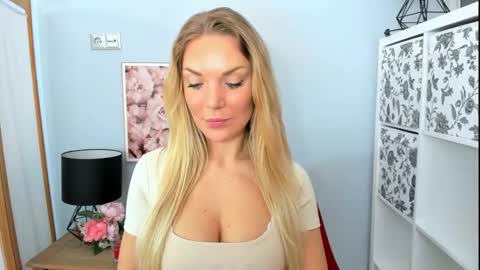 Snapshot of aullorasensual chatting on February 2025 08:27:02 AM AulloraSensual online show from February 2025 08:27:02 AM