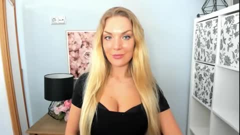 Snapshot of aullorasensual chatting on February 2025 05:04:02 PM AulloraSensual online show from February 2025 05:04:02 PM