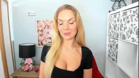 Snapshot of aullorasensual chatting on March 2025 12:05:02 PM AulloraSensual online show from March 2025 12:05:02 PM