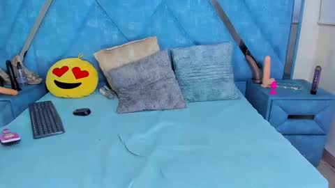 Monii Yi online show from March 2026 06:04:02 AM