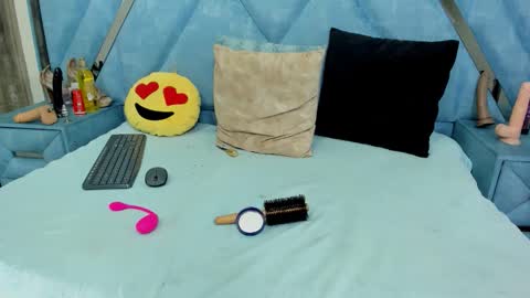 Monii Yi online show from April 2026 07:45:01 AM