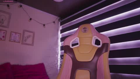 aura_rouss online show from November 2025 03:19:02 PM