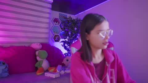 aura_rouss online show from December 2025 12:51:01 AM