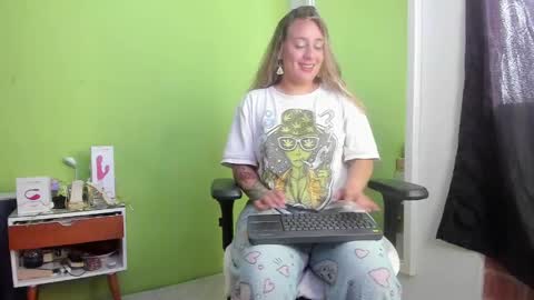 Aura Divina  online show from May 2026 05:09:02 PM