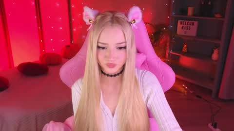 Aura online show from May 2026 08:48:02 PM