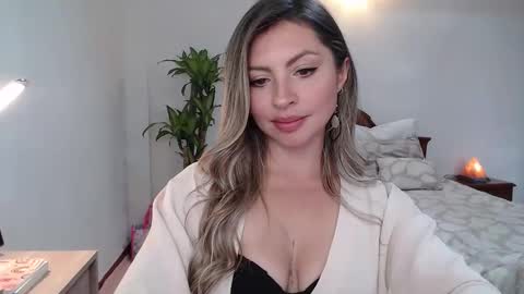 Auri Belle  online show from November 2025 07:59:01 PM