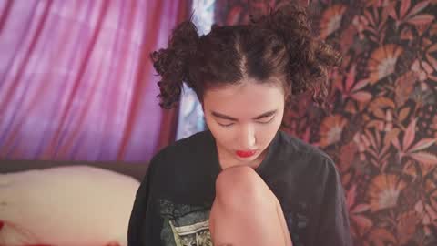 Nayeon online show from December 2024 08:38:02 AM