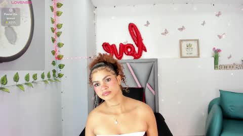 Snapshot of aurora_blackmont chatting on April 2026 11:23:01 AM aurora_blackmont online show from April 2026 11:23:01 AM