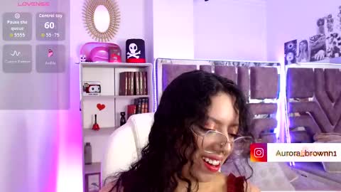 Aurora online show from November 2025 04:55:01 AM