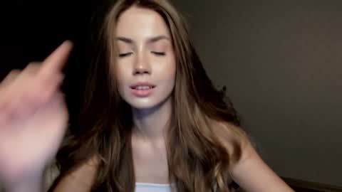 Aurora online show from November 2025 06:04:02 PM