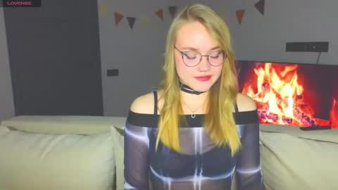 Snapshot of aurora_golden chatting on December 2024 03:50:02 PM Kate online show from December 2024 03:50:02 PM