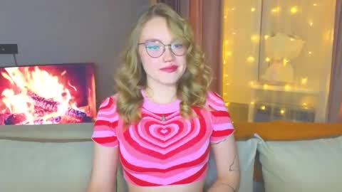 Snapshot of aurora_golden chatting on December 2024 04:13:02 PM Kate online show from December 2024 04:13:02 PM