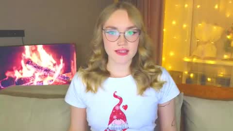 Snapshot of aurora_golden chatting on December 2024 07:05:02 PM Kate online show from December 2024 07:05:02 PM