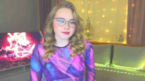 Snapshot of aurora_golden chatting on January 2025 04:00:01 PM Kate online show from January 2025 04:00:01 PM