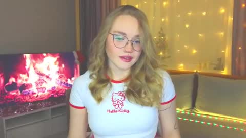 Snapshot of aurora_golden chatting on January 2025 03:48:01 PM Kate online show from January 2025 03:48:01 PM