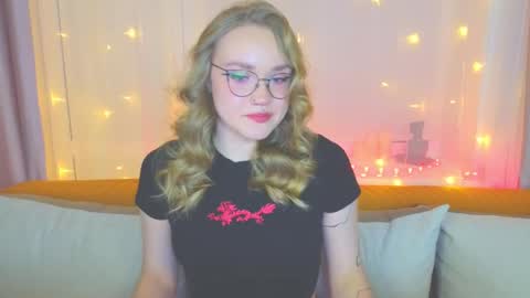 Snapshot of aurora_golden chatting on February 2025 04:08:01 PM Kate online show from February 2025 04:08:01 PM