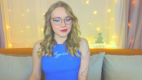 Snapshot of aurora_golden chatting on February 2025 06:47:02 PM Kate online show from February 2025 06:47:02 PM