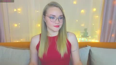 Snapshot of aurora_golden chatting on February 2025 03:17:02 PM Kate online show from February 2025 03:17:02 PM