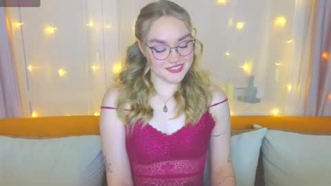 Snapshot of aurora_golden chatting on March 2025 06:39:02 PM Kate online show from March 2025 06:39:02 PM