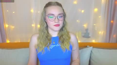 Snapshot of aurora_golden chatting on March 2025 04:11:02 PM Kate online show from March 2025 04:11:02 PM