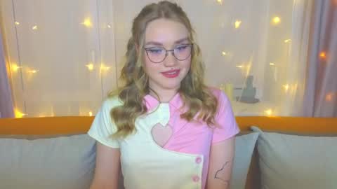 Snapshot of aurora_golden chatting on March 2025 07:53:01 PM Kate online show from March 2025 07:53:01 PM