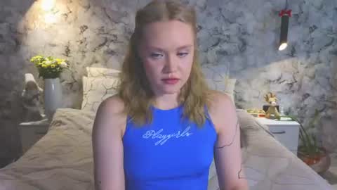 Snapshot of aurora_golden chatting on June 2026 08:27:01 AM Kate online show from June 2026 08:27:01 AM