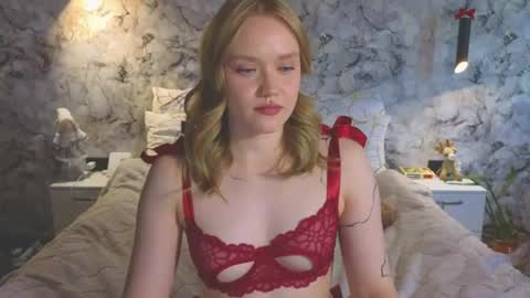 Snapshot of aurora_golden chatting on June 2026 09:14:01 AM Kate online show from June 2026 09:14:01 AM