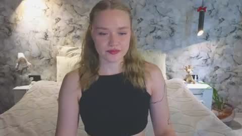 Snapshot of aurora_golden chatting on July 2026 07:49:01 AM Kate online show from July 2026 07:49:01 AM