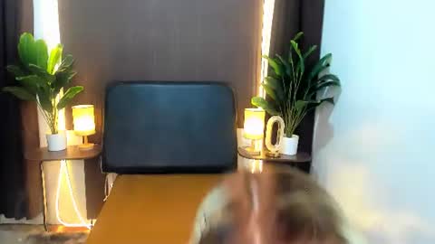 Snapshot of aurora_hera chatting on December 2025 10:22:02 AM Kate online show from December 2025 10:22:02 AM